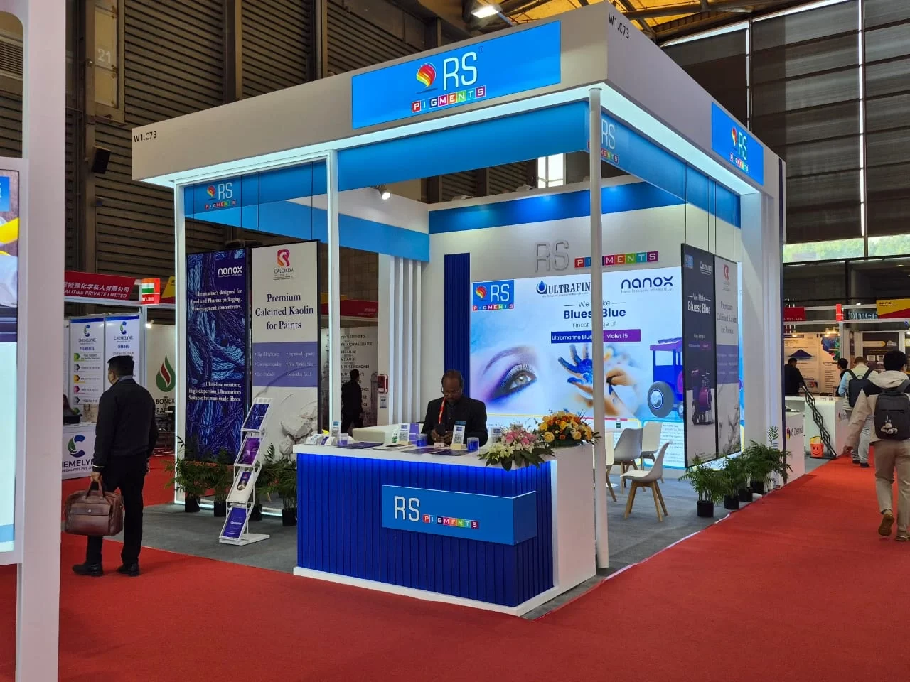 Visitors at the RS Pigments exhibition booth in Shanghai